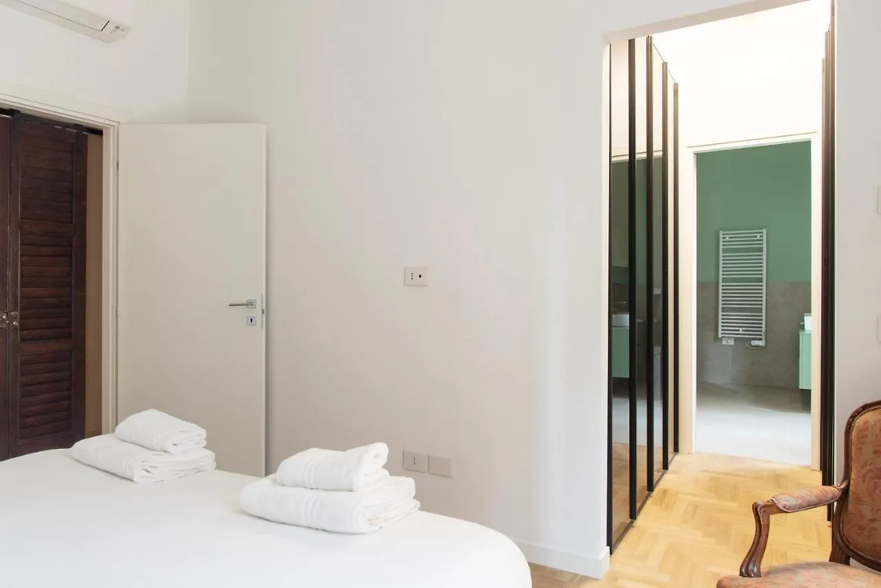 Apartment Youhosty - De Cristoforis 5 Milan
